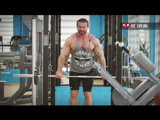 shoulder workout. driving the bar to the chin. denis borisov