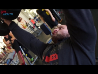 alexander schukin - trains the chest and plays iphone6 ​​start of the contest