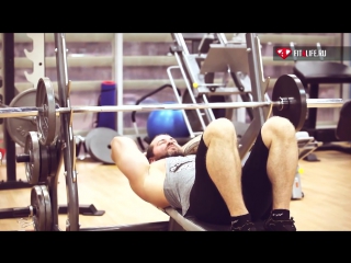 arm triceps workout. bar press with a narrow grip. denis borisov