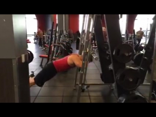 how to do a bodyweight triceps extension on a smith machine exercise guide